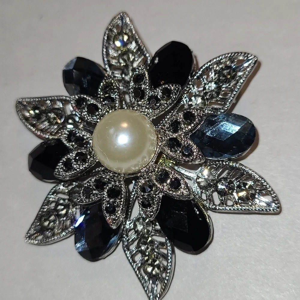 Women's Silvertone Brooch or Necklace